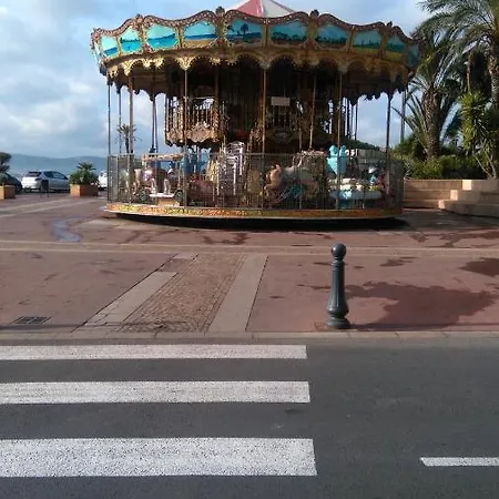 Charmant A Raphael Avec Terrasse 43 M² * Saint-Raphael (Var)