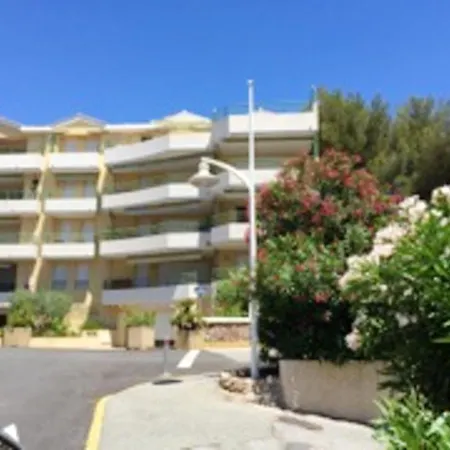 Charmant A Raphael Avec Terrasse 43 M²