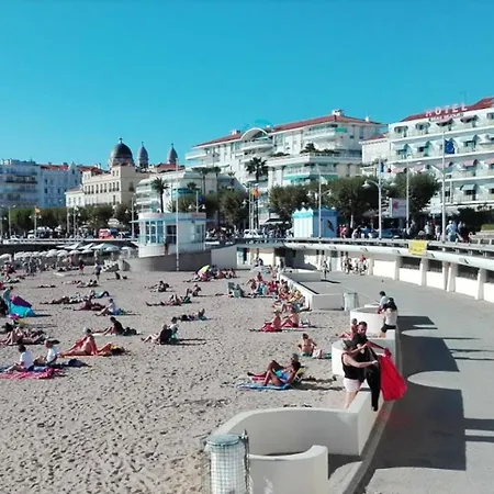 Charmant A Raphael Avec Terrasse 43 M² * Saint-Raphael (Var)