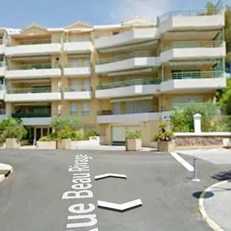 Charmant A Raphael Avec Terrasse 43 M²